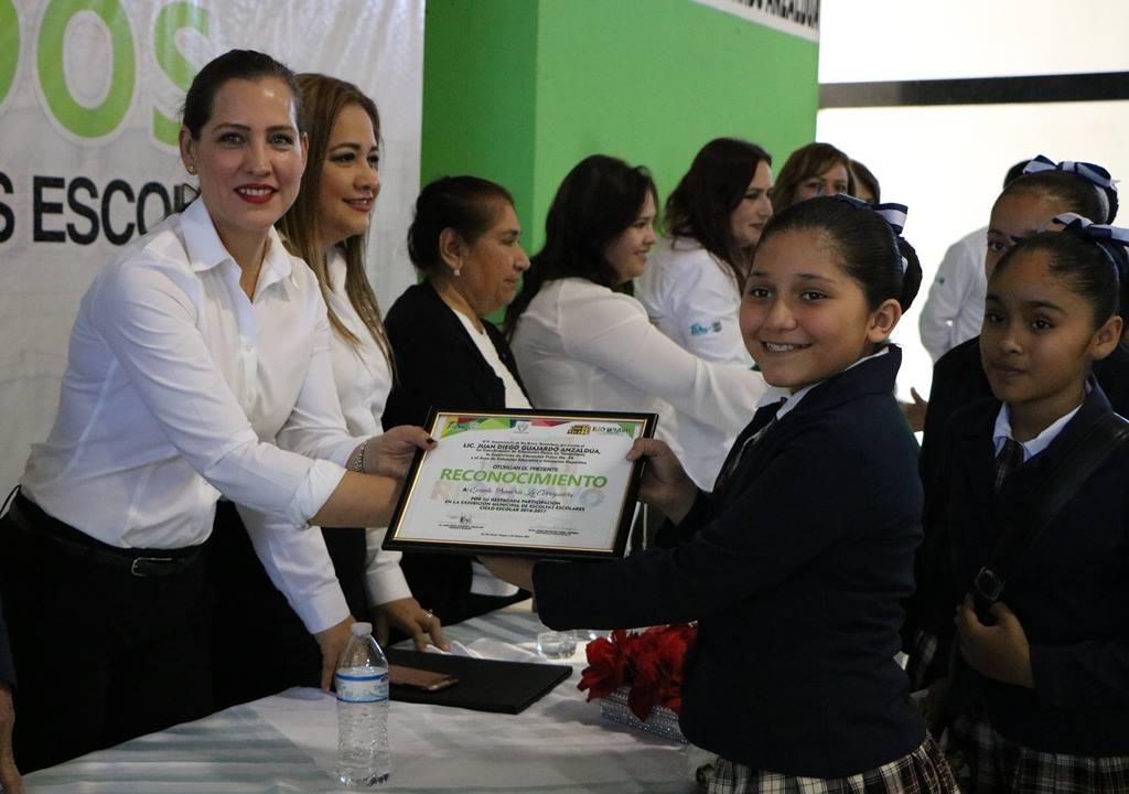 Exhibición De Escoltas Escolares En Río Bravo.