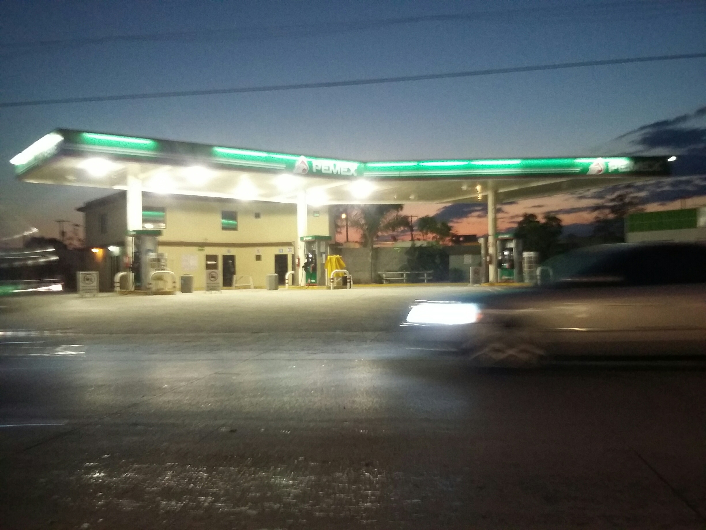 GASOLINEROS CIERRAN ESTE DIA EN REYNOSA.