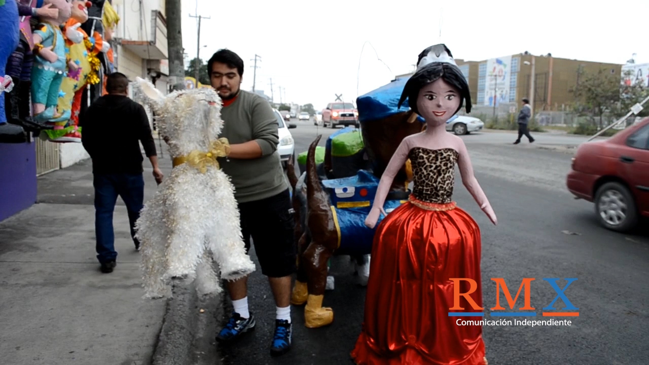 HACEN PIÑATA CON LA FIGURA DE RUBÍ Y LA CHIVA DE LOS 10 MIL.