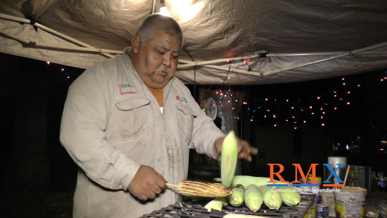 CAMBIA UN JUGUETE POR UN ELOTE.