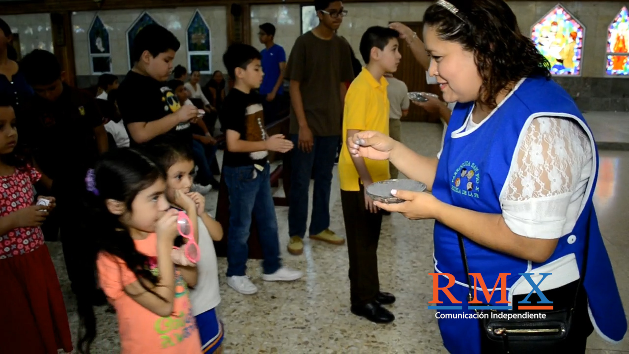 NIÑOS VIVEN LA CUARESMA PRACTICANDO OBRAS DE CARIDAD.