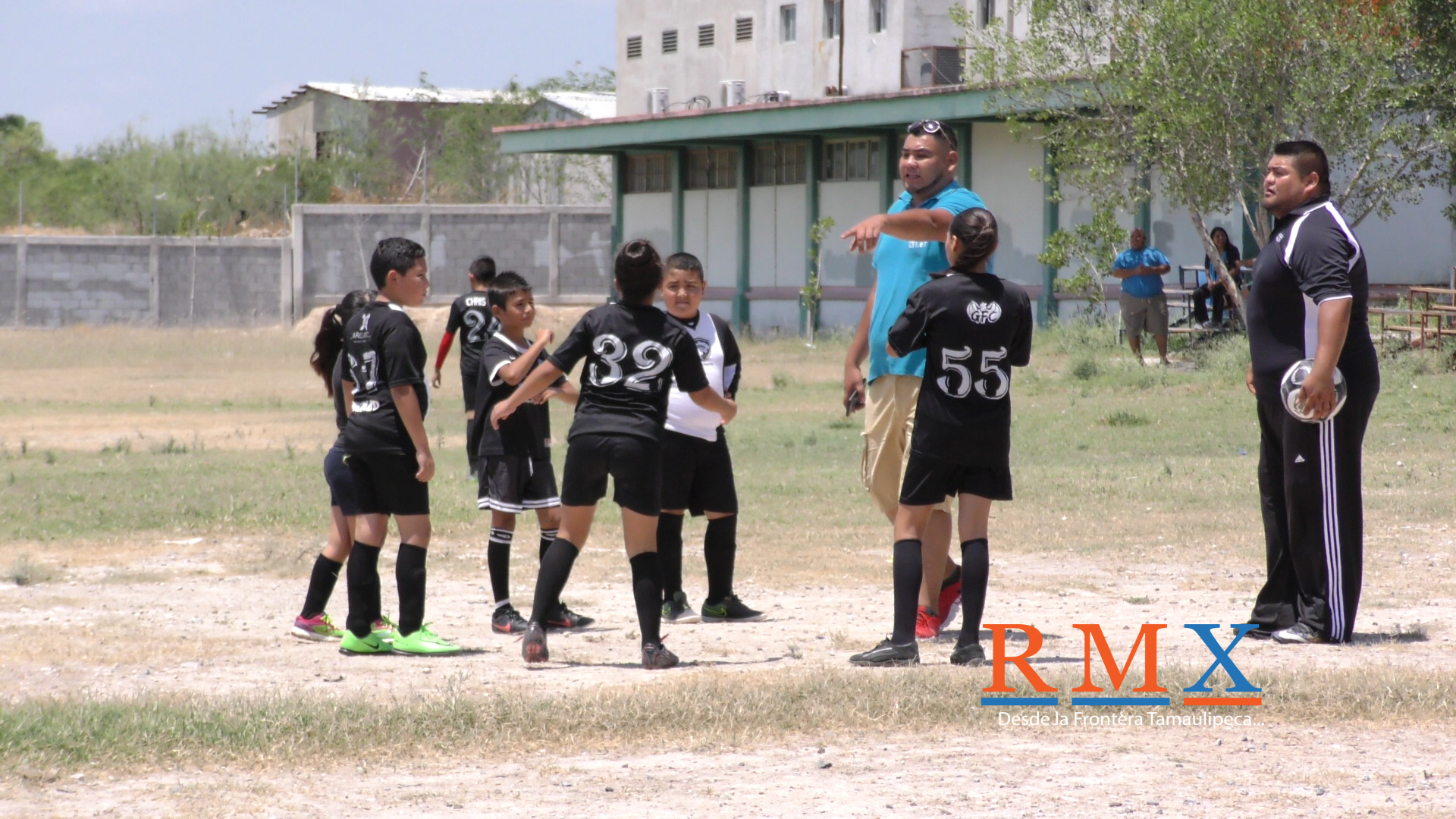 “LOS FELINOS DEL BARRIO“  BUSCAN ALEJAR DE LOS VICIOS Y MALAS COSTUMBRES A NIÑAS Y NIÑOS POR MEDIO DEL FÚTBOL.