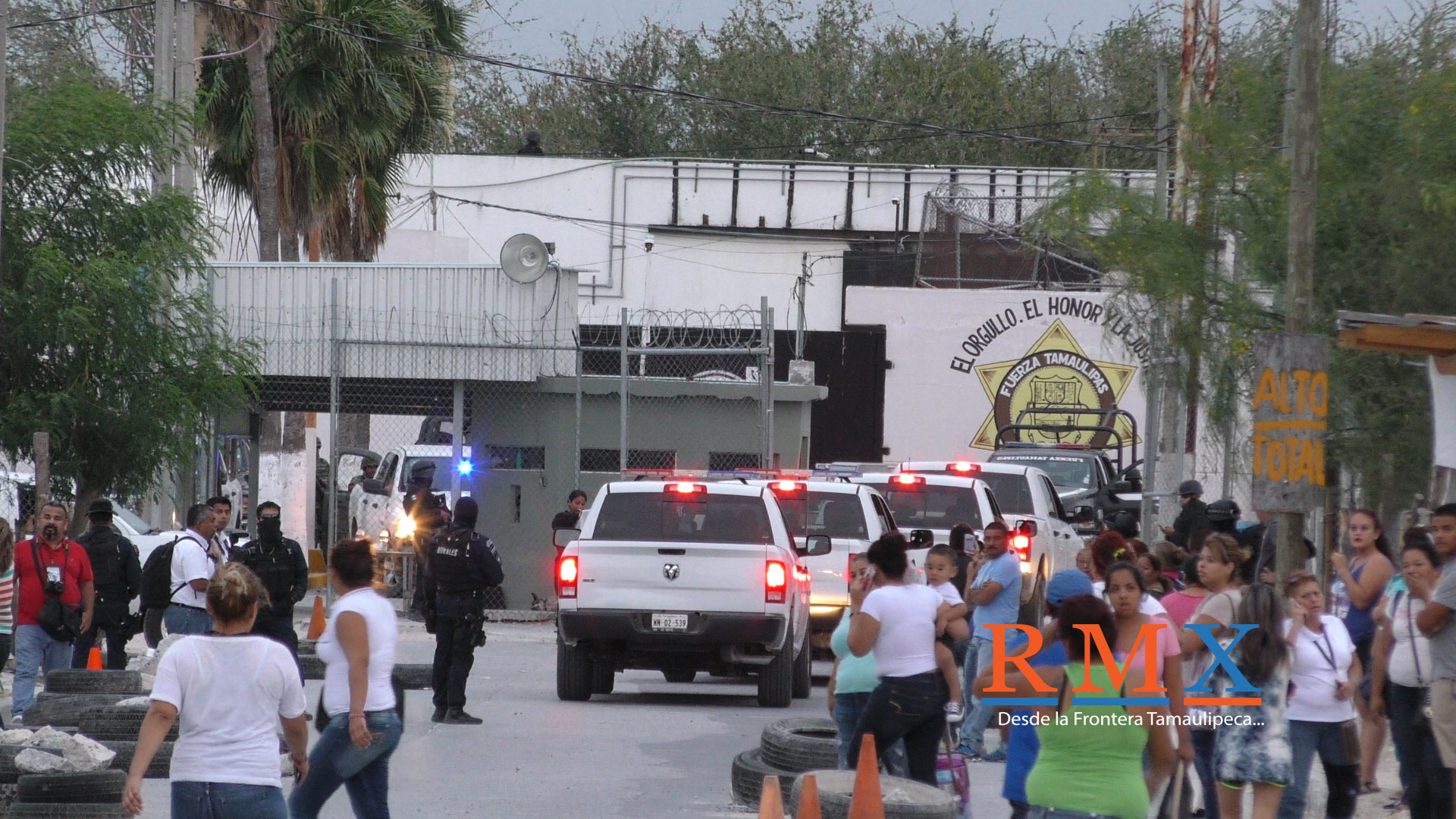 MOVILIZACIÓN DE AUTORIDADES ESTATALES, FEDERALES Y SEMAR EN EL “CEDES” REYNOSA AL ENCONTRAR UN TÚNEL EN CONSTRUCCIÓN, PROVOCO QUE FAMILIARES DE INTERNOS SE ANGUSTIARAN AL CREER QUE ERA UN MOTÍN.