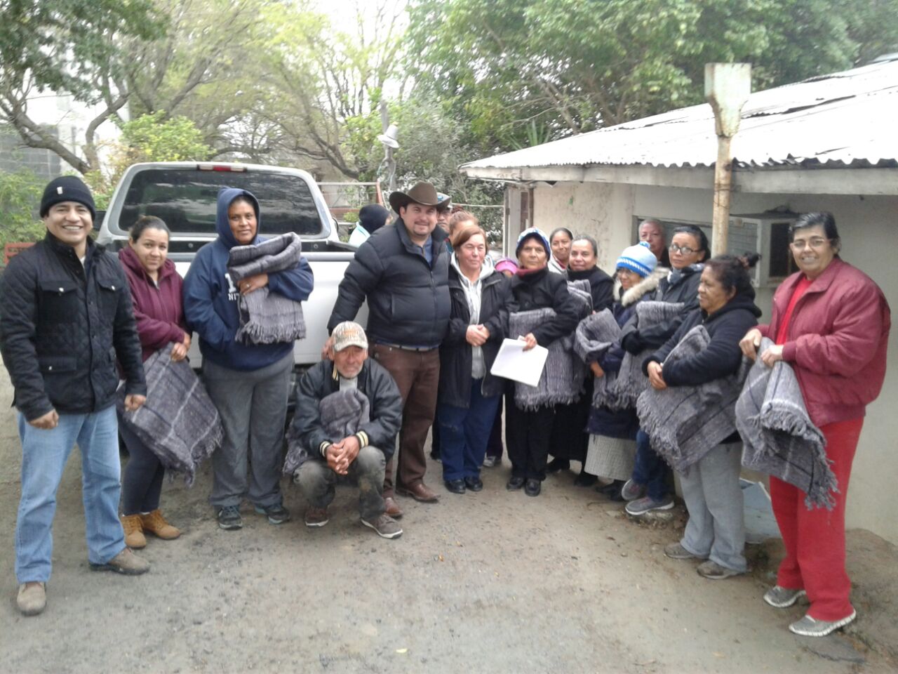 Entrega Gobierno de Tamaulipas cobertores a familias tamaulipecas