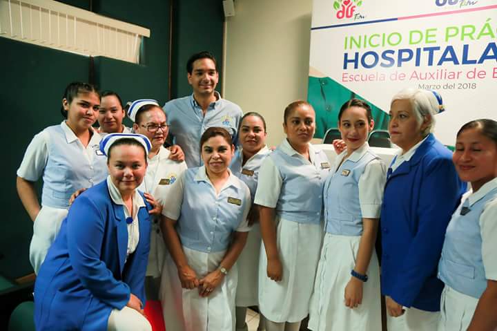 Estudiantes de auxiliar de enfermería inician prácticas hospitalarias.