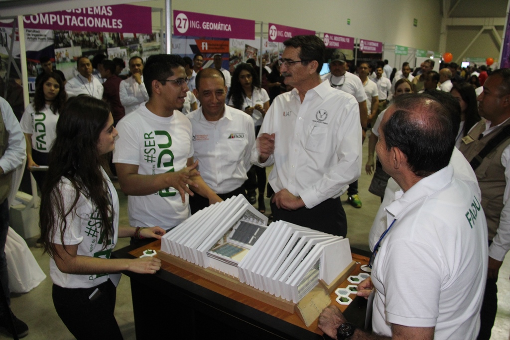 Inaugura Rector en Tampico la Expo Orienta UAT 2018