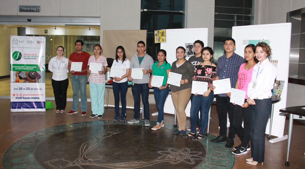 Premia UAT creatividad de jóvenes en el arte del reciclaje