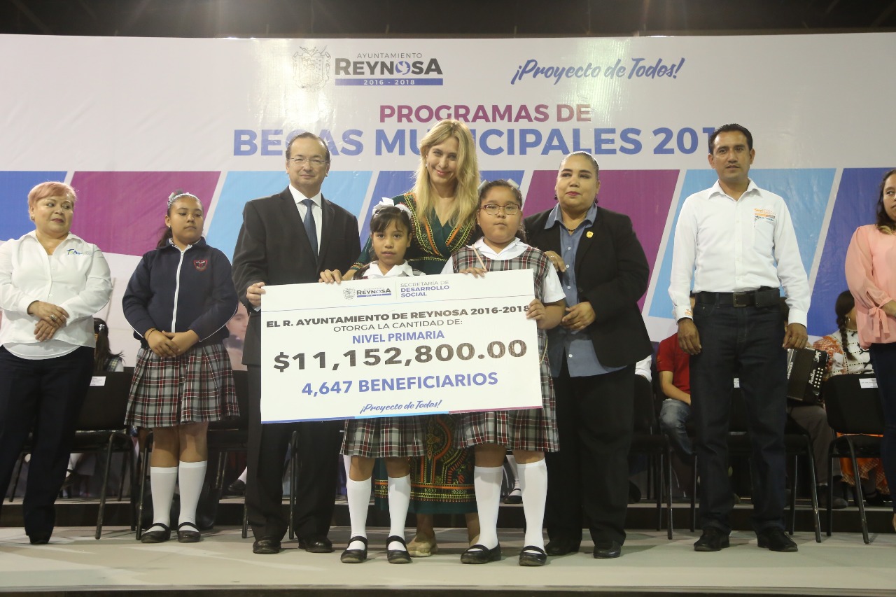 Entregan más de 10 mil becas en Reynosa.