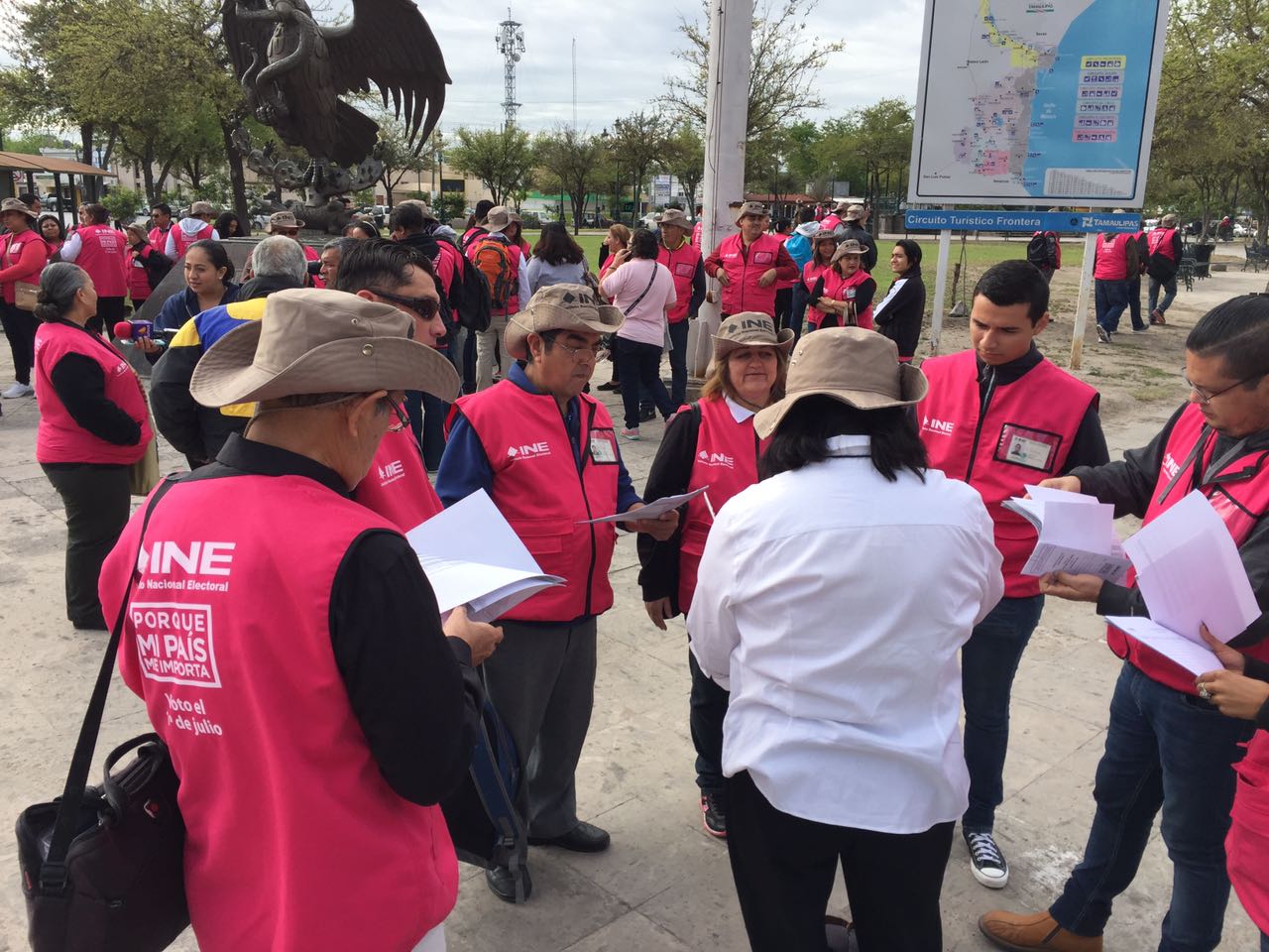 Capacitadores electorales inician con la notificación a los funcionarios de casilla.