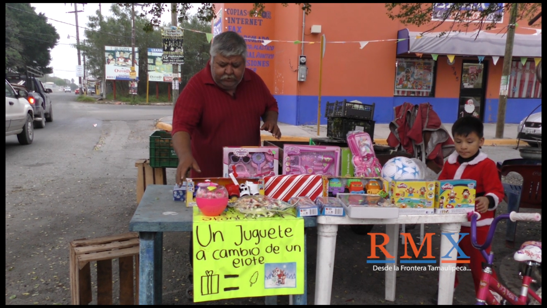 “DON DAGO, UN SANTA CLAUS QUE CAMBIA UN ELOTE POR UN JUGUETE”