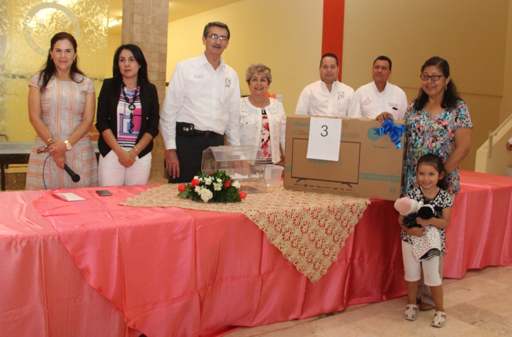 Preside Rector festejos con universitarios de Nuevo Laredo