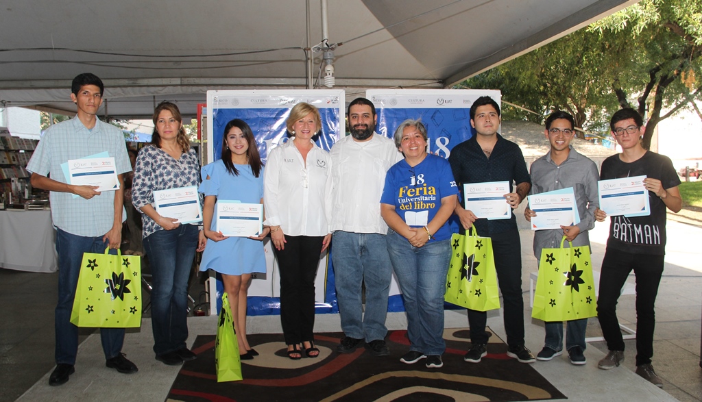 Premia la UAT a jóvenes escritores