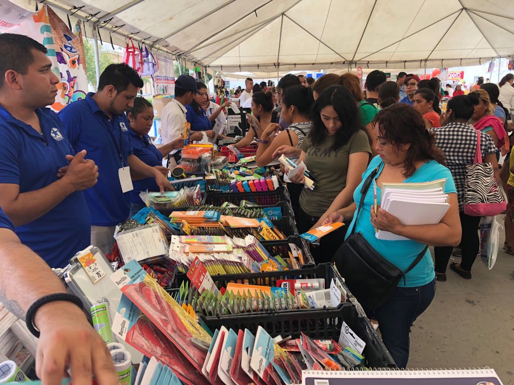 Exitosa feria del regreso a clases en Reynosa.