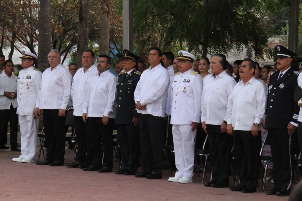 Preside Gobernador guardia de honor a los Héroes de la Independencia y desfile conmemorativo