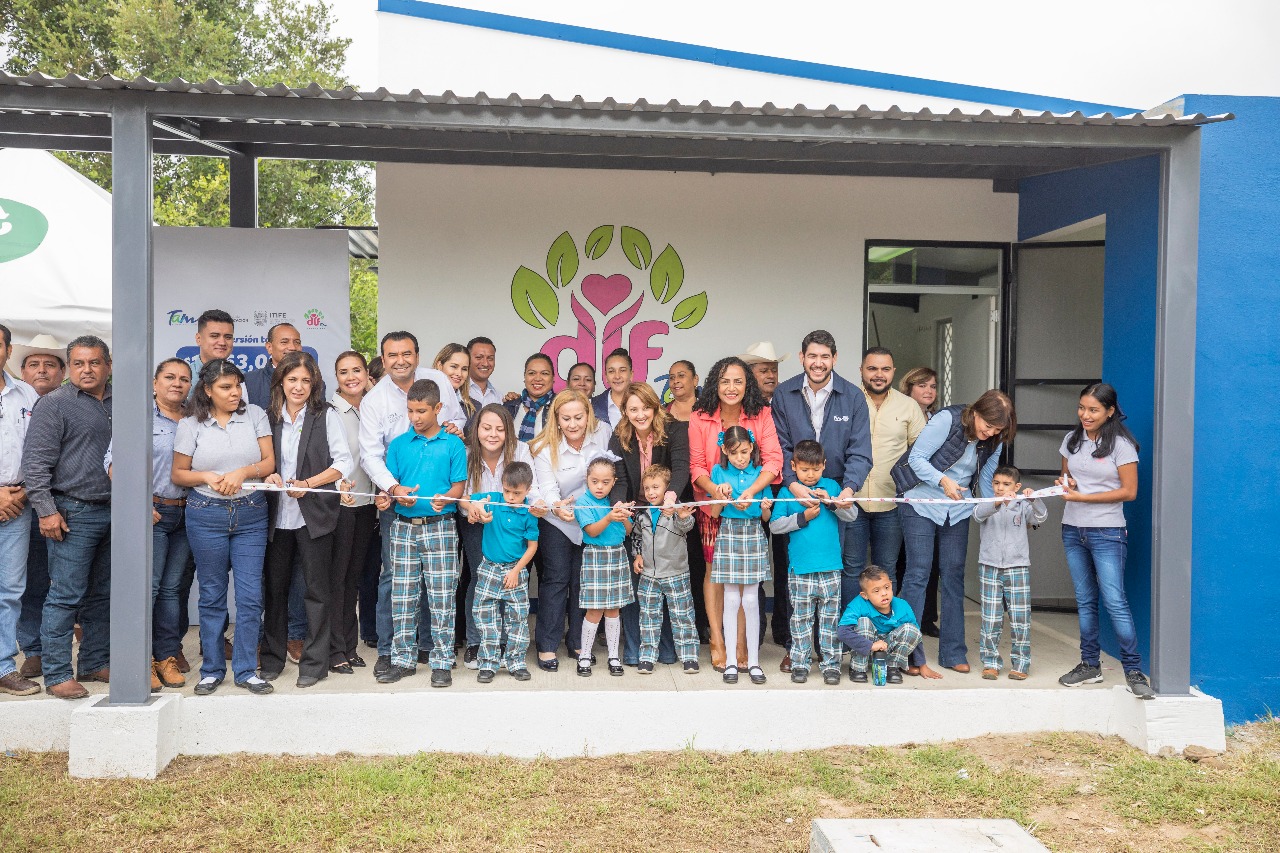 Mariana Gómez inaugura desayunador y entrega equipamiento a 16 escuelas de educación básica