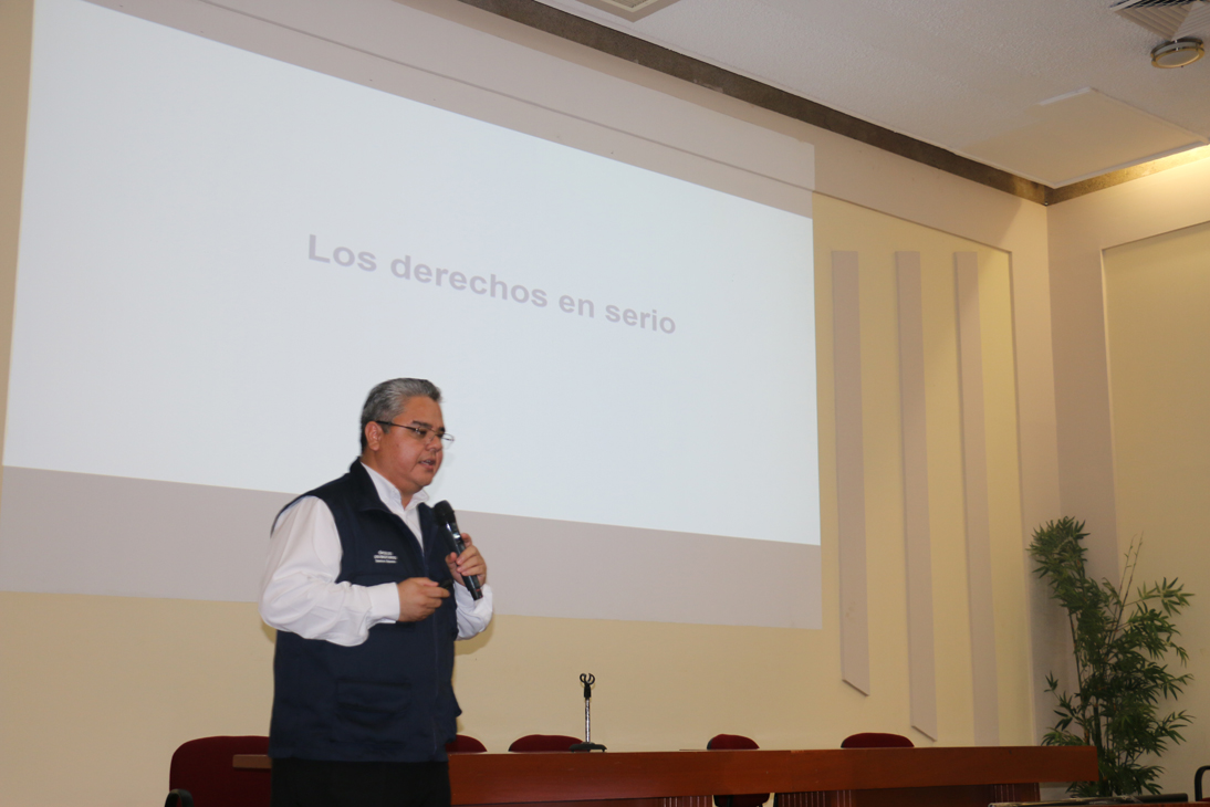 Llevan conferencia de derechos humanos a estudiantes de la UAT en Tampico