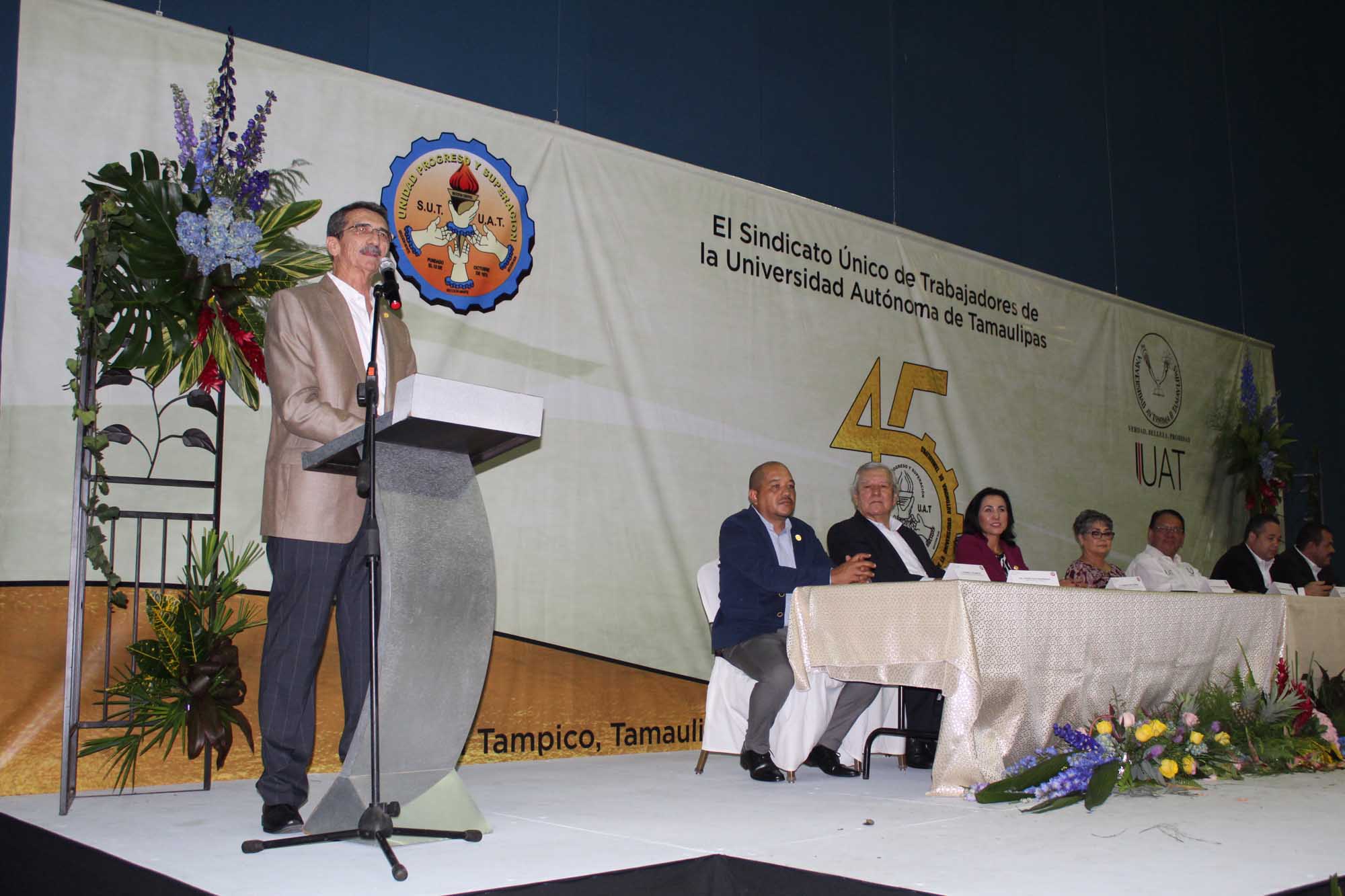 Preside Rector en Tampico festejos por el 45 aniversario del SUTUAT