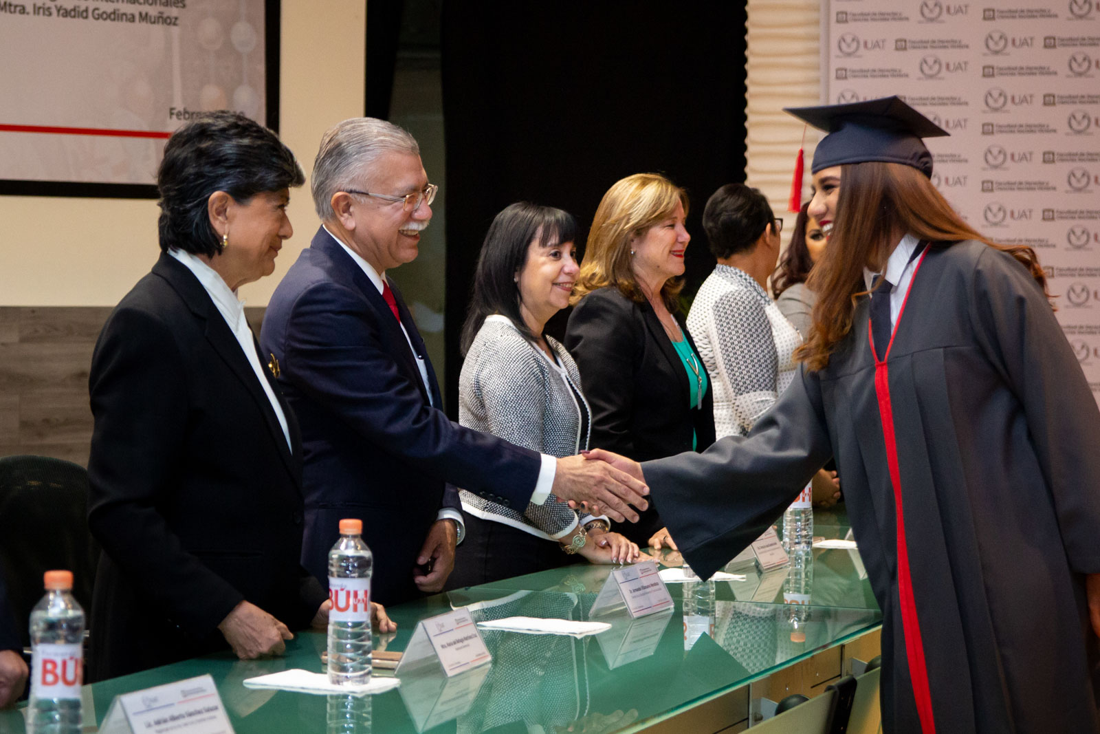 Entrega UAT nuevos graduados de la Facultad de Derecho-Victoria