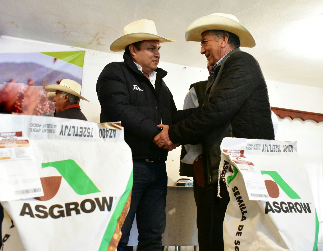 Entrega Gobierno del Estado 8 ton. de semilla de sorgo a productores de Soto la Marina