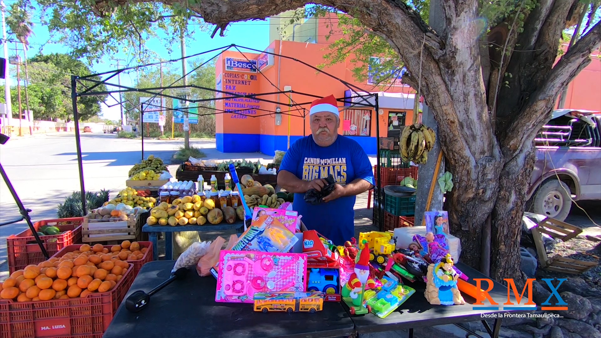 DON DAGO CONTINUA OFRECIENDO «ELOTES A CAMBIO DE REGALOS» PARA LOS MAS NECESITADOS EN ESTA NAVIDAD.