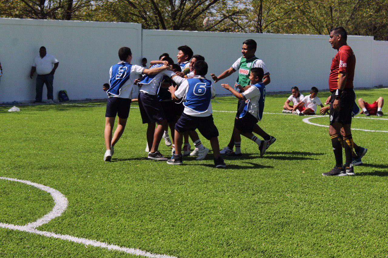 Inaugura Gobernador Cancha de pasto sintético en Ciudad Mante