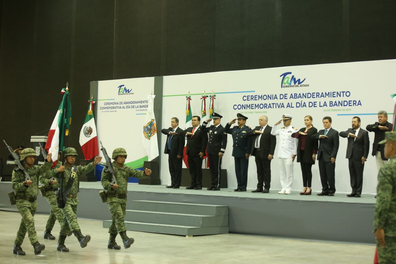 Conmemoran Sociedad y Gobierno el Día de la Bandera.