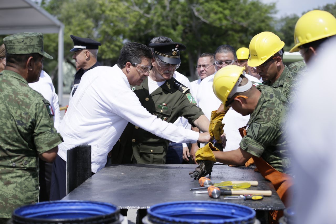 Elementos del ejercito , destruyen armas en reynosa.