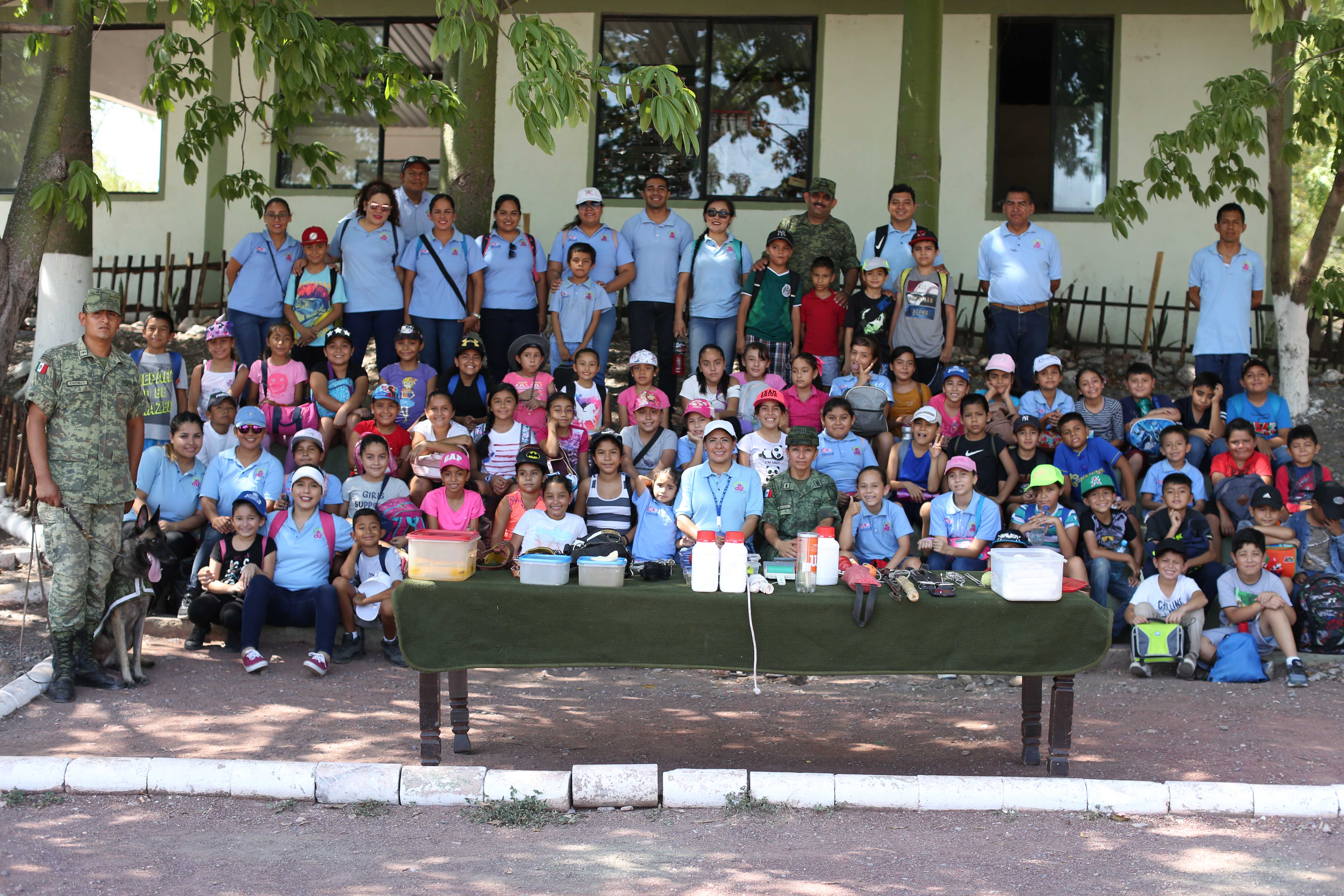 Niñas y niños participan en campamento de verano en CECUDI y visitan 77 Batallón