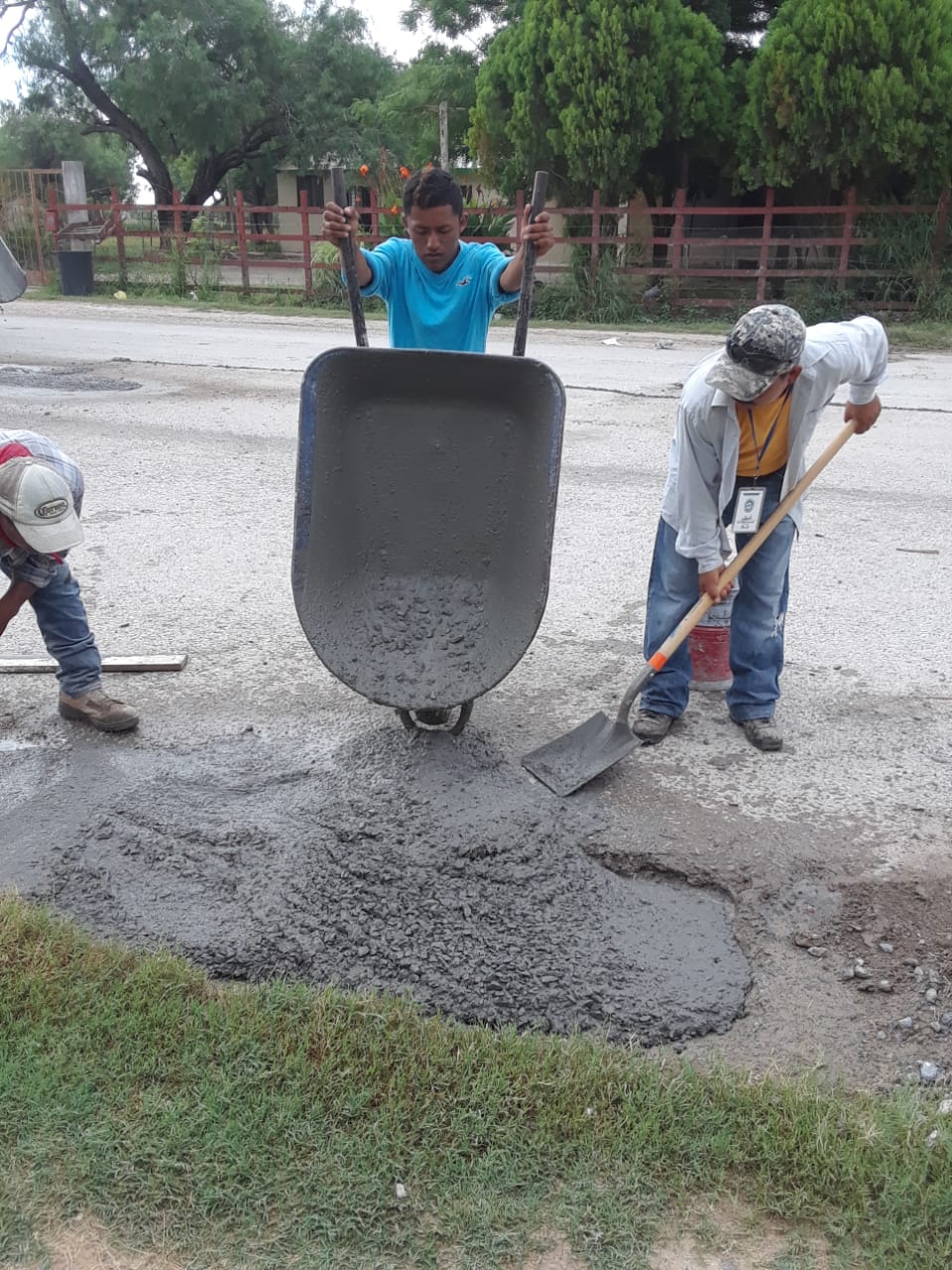 CONTINUA EL TRABAJO DE BACHEO.