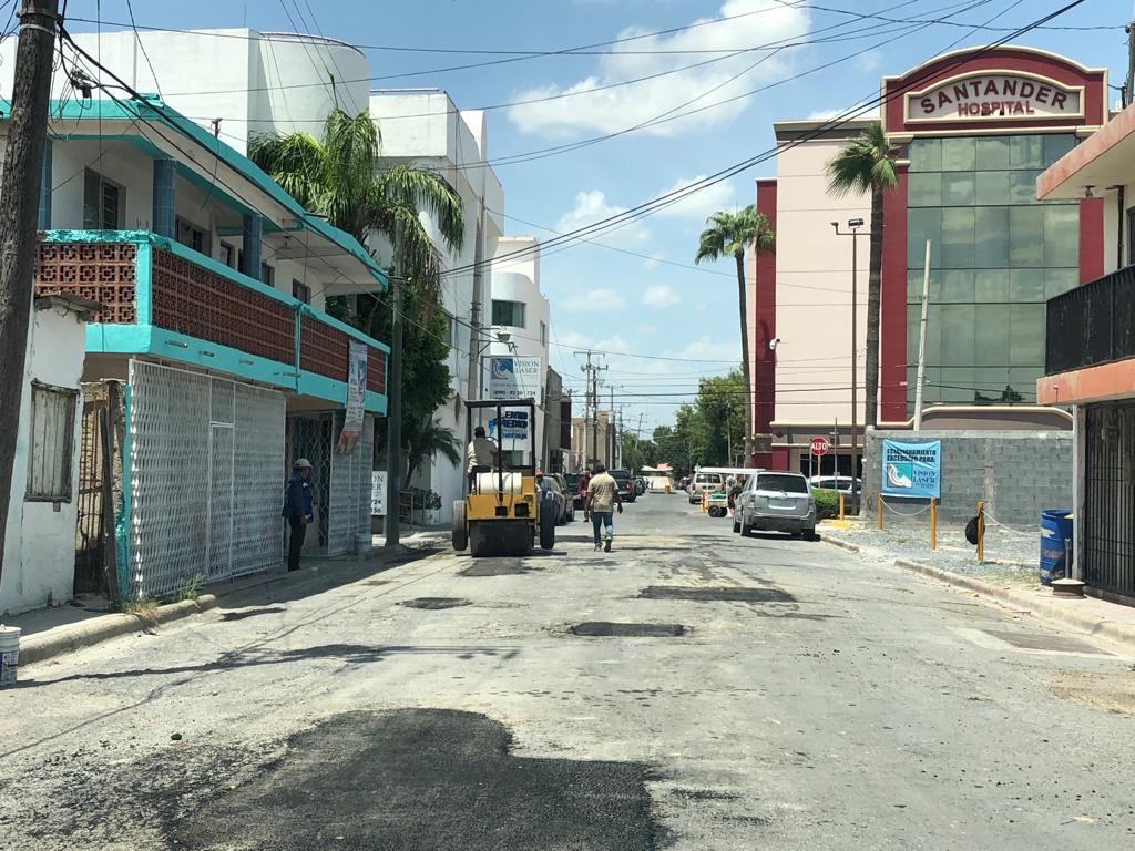 Rehabilitan cuadrillas municipales calles de la Zona Centro.