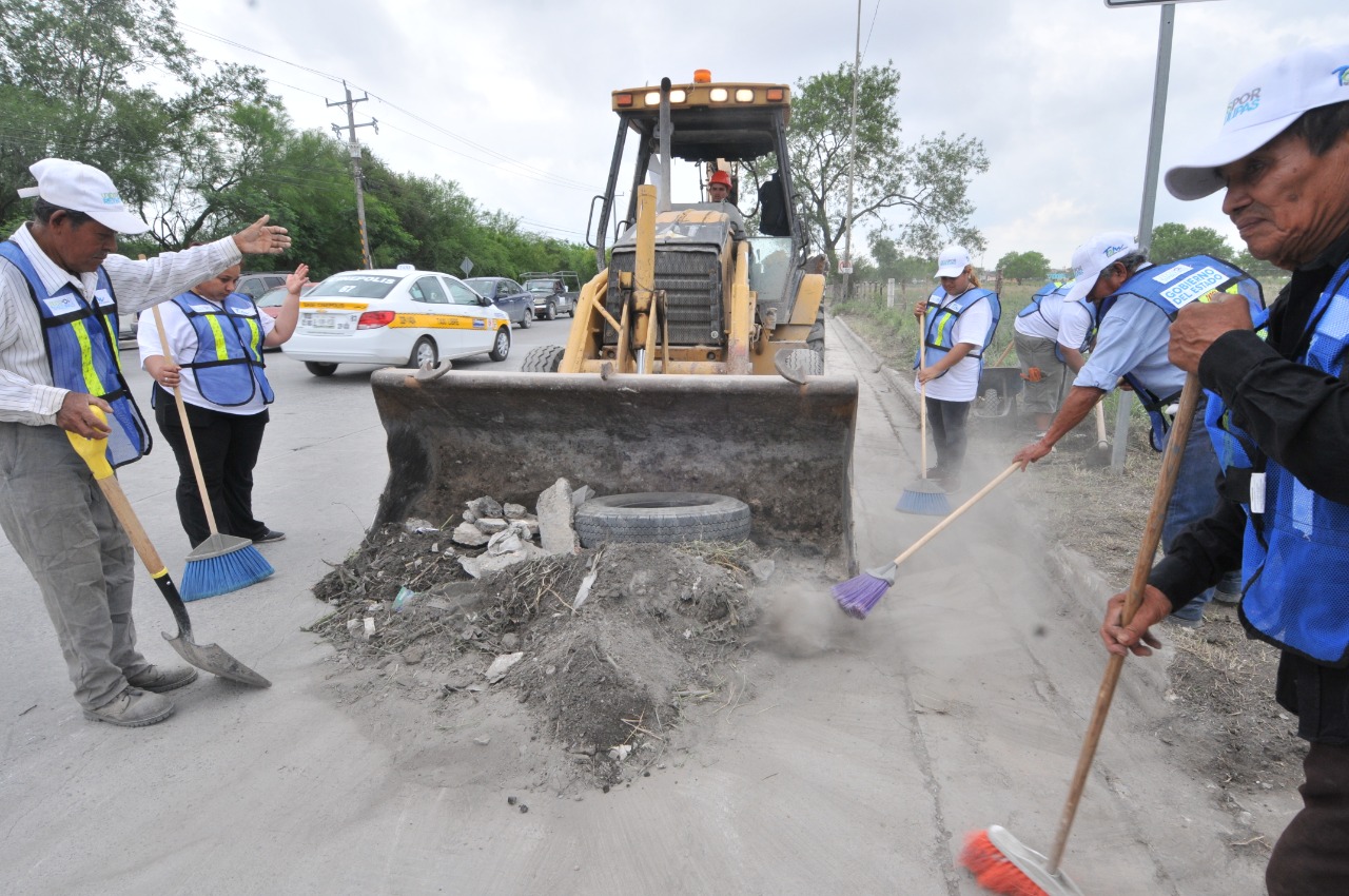 Refuerza Gobierno con Unidos por Tamaulipas limpieza de vialidades en 13 municipios.