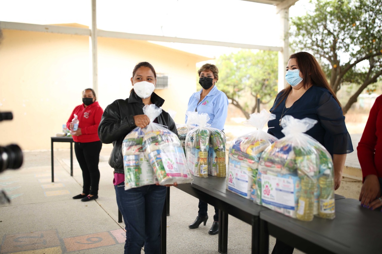 DIF Tamaulipas continúa entregando apoyos alimentarios a estudiantes de educación básica.