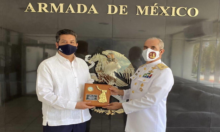 1era Zona Naval otorga reconocimiento a Gobernador de Tamaulipas FGCV.