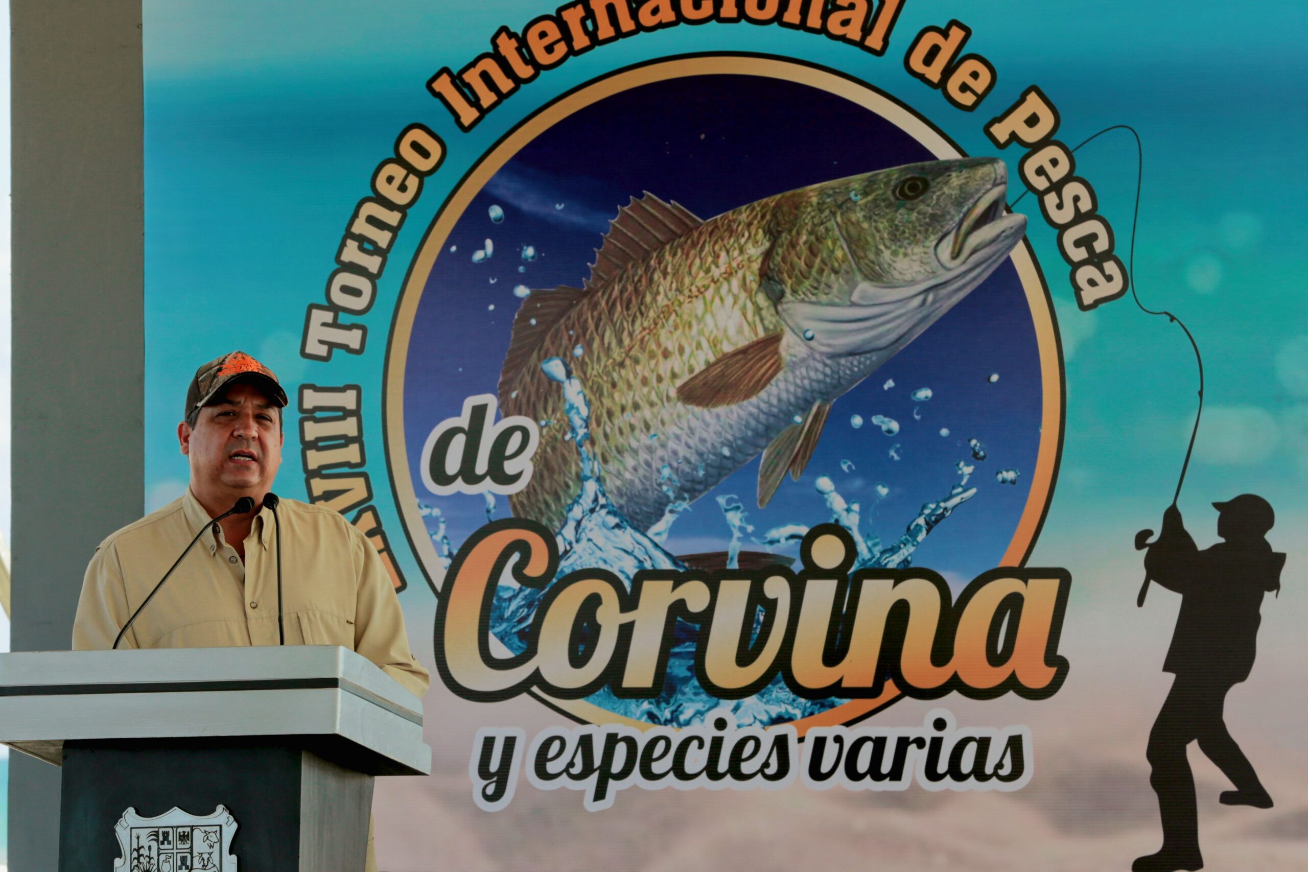 PREMIA GOBERNADOR CABEZA DE VACA A LOS GANADORES DEL TORNEO INTERNACIONAL DE CORVINA EN LA PESCA