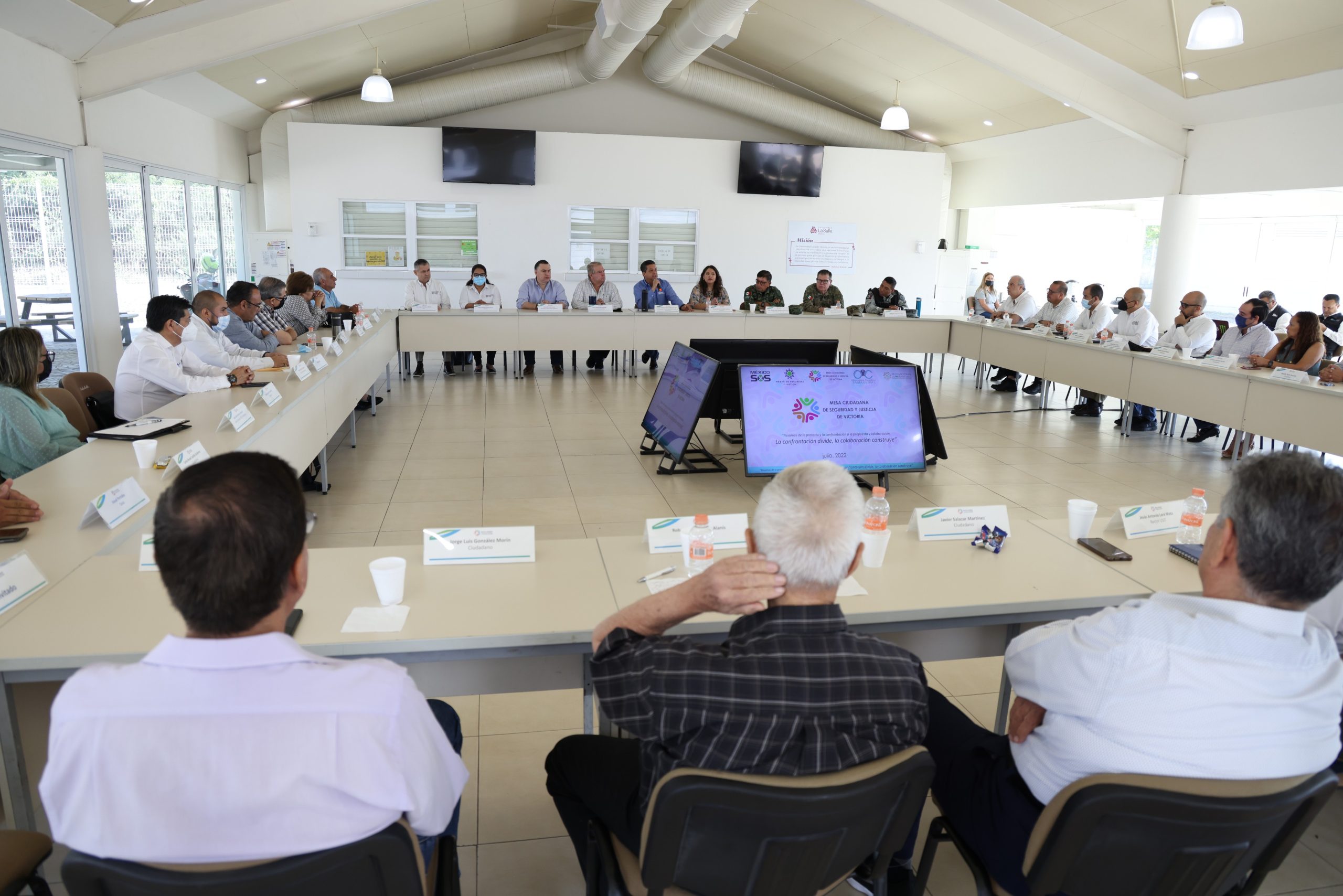 Preside Gobernador Francisco García Cabeza de Vaca reunión con mesa de seguridad en Ciudad Victoria.  TAM-065-2022