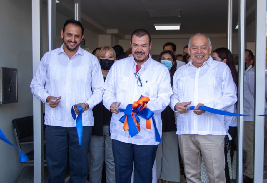 INAUGURA UAT, RENOVACIÓN DE LABORATORIO Y ÁREAS NUEVAS.