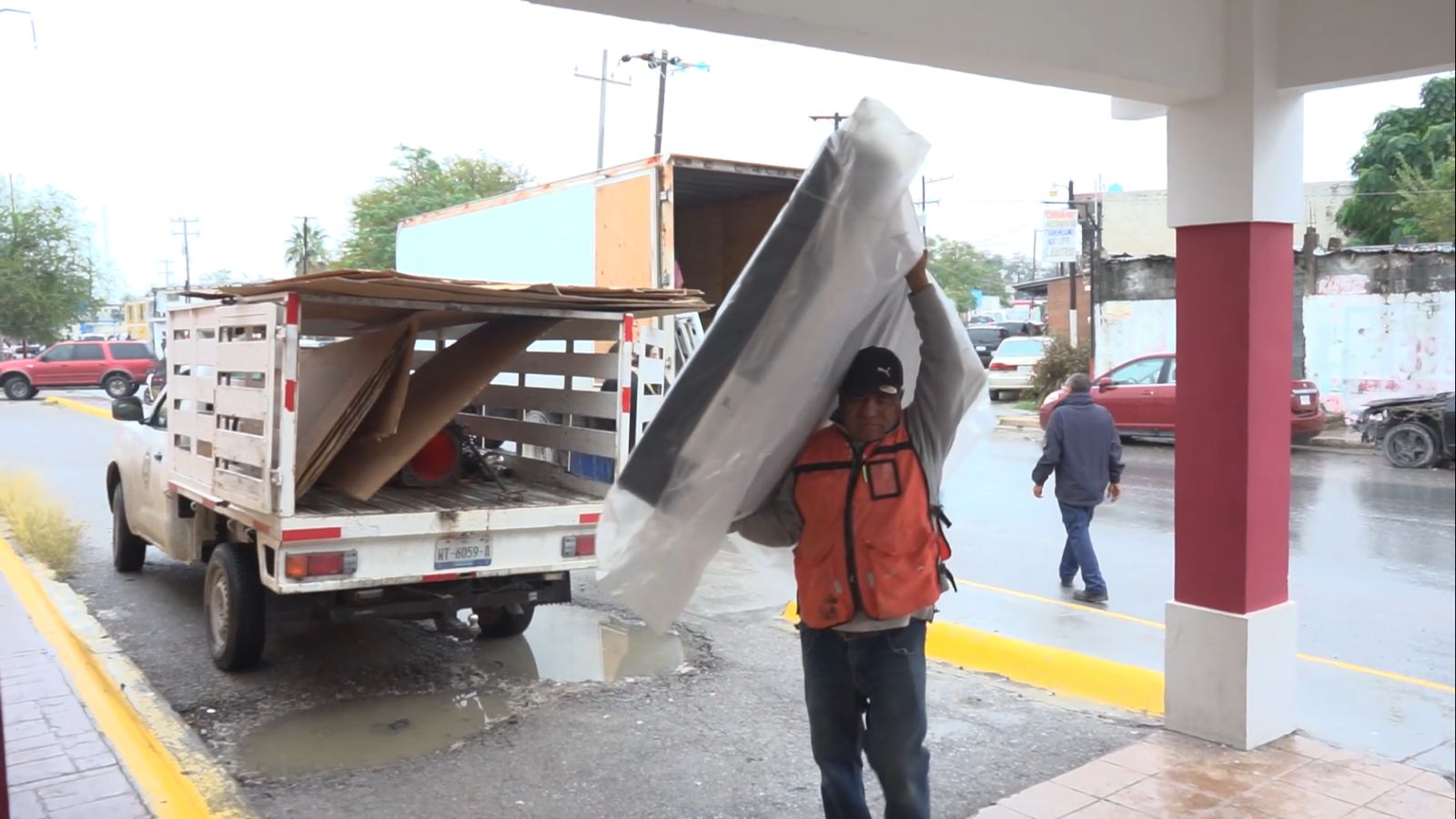 CON DONACIÓN DE CAMAS Y COLCHONES, GOBIERNO DE TAMAULIPAS SE SUMA A LA ATENCIÓN A MIGRANTES