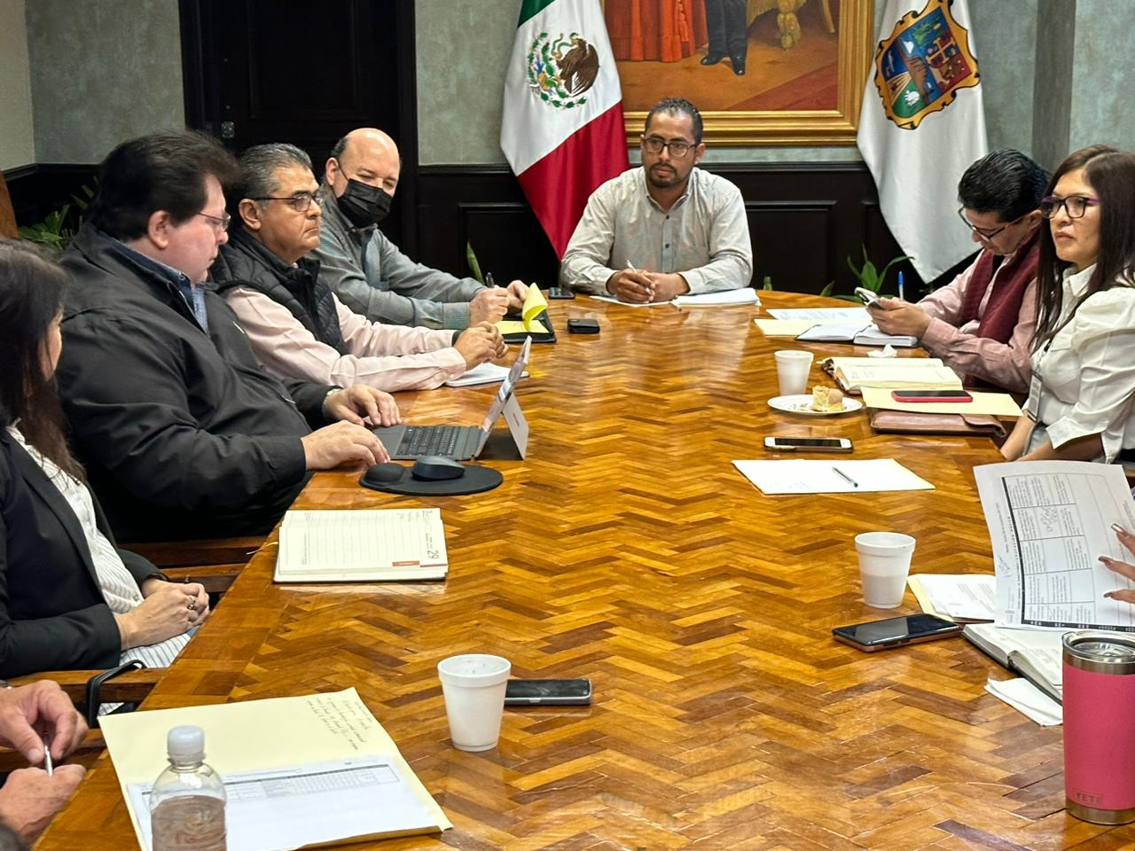 PRESIDE ALCALDE INTERINO CEREZO RUIZ, REUNIÓN DE GABINETE