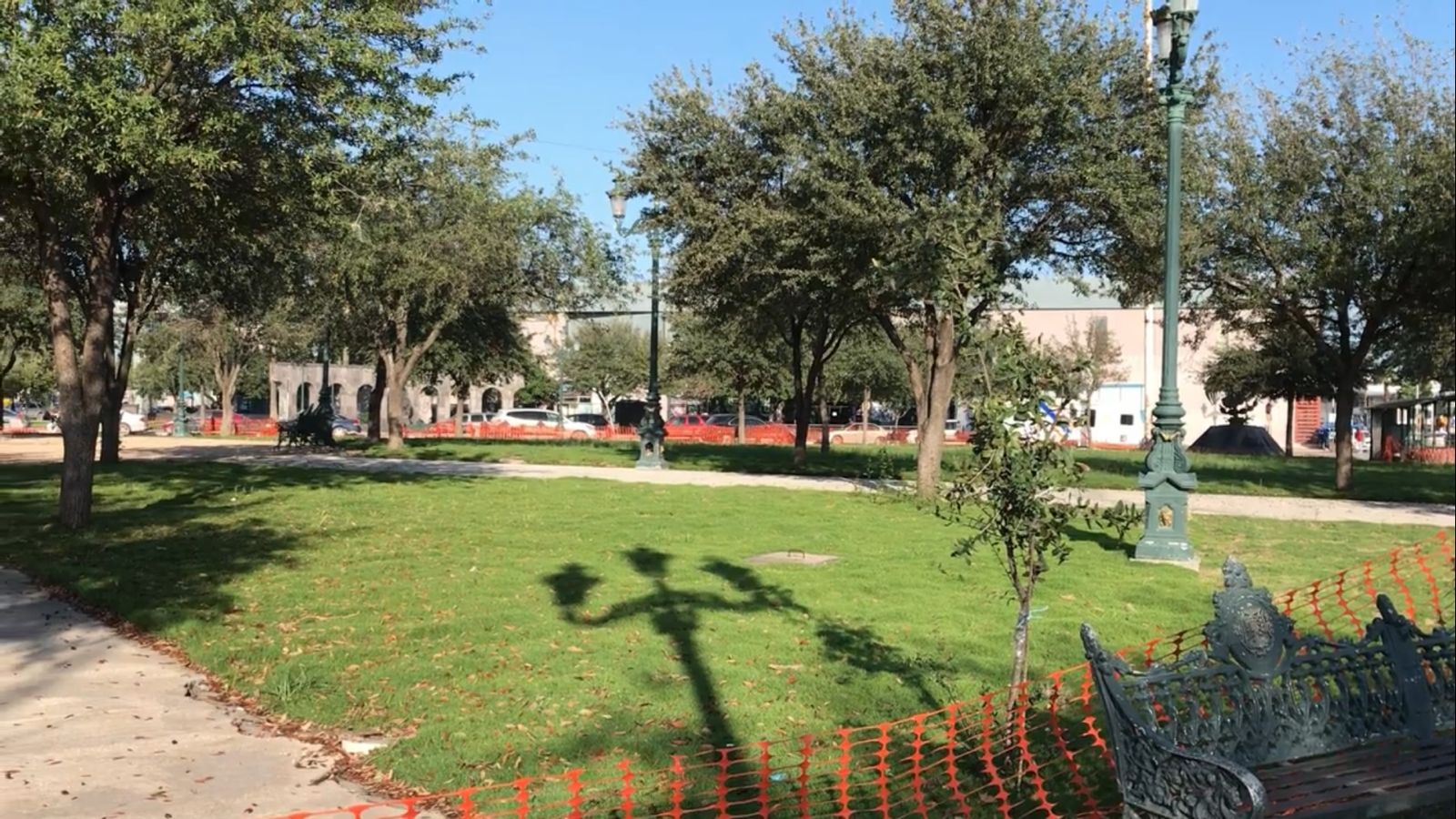 LUEGO DEL RETIRO DE MIGRANTES, PLAZA DE LA REPÚBLICA LUCE RESTAURADA