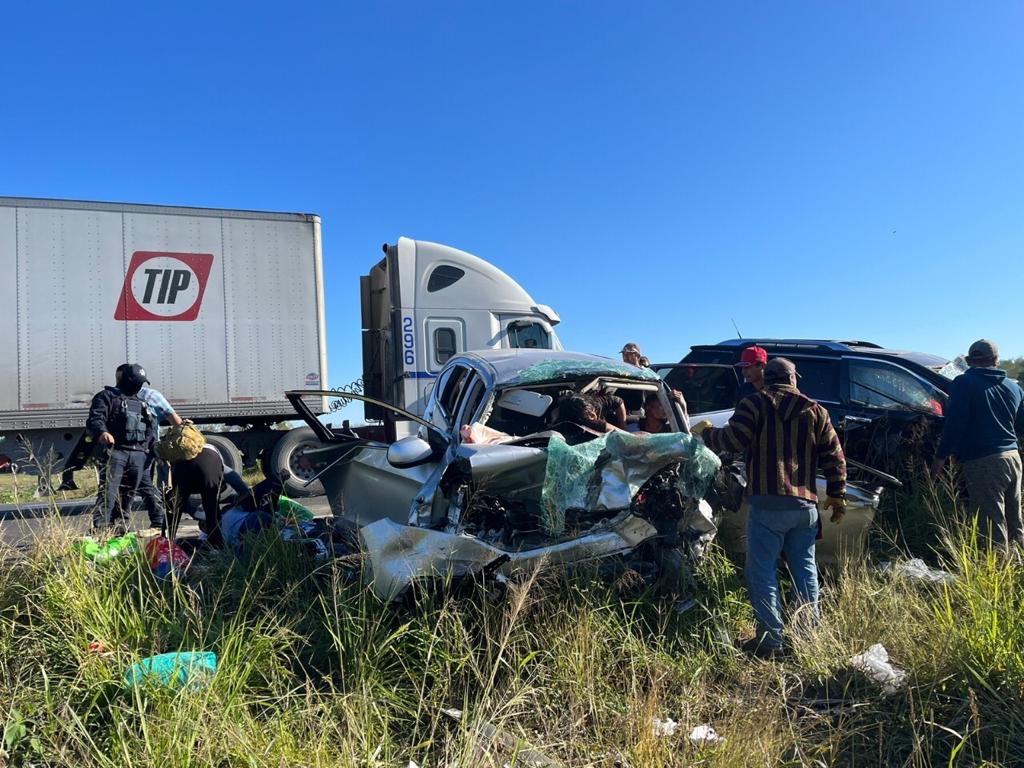 SOCORRE GUARDIA ESTATAL A SOBREVIVIENTES DE CHOQUE