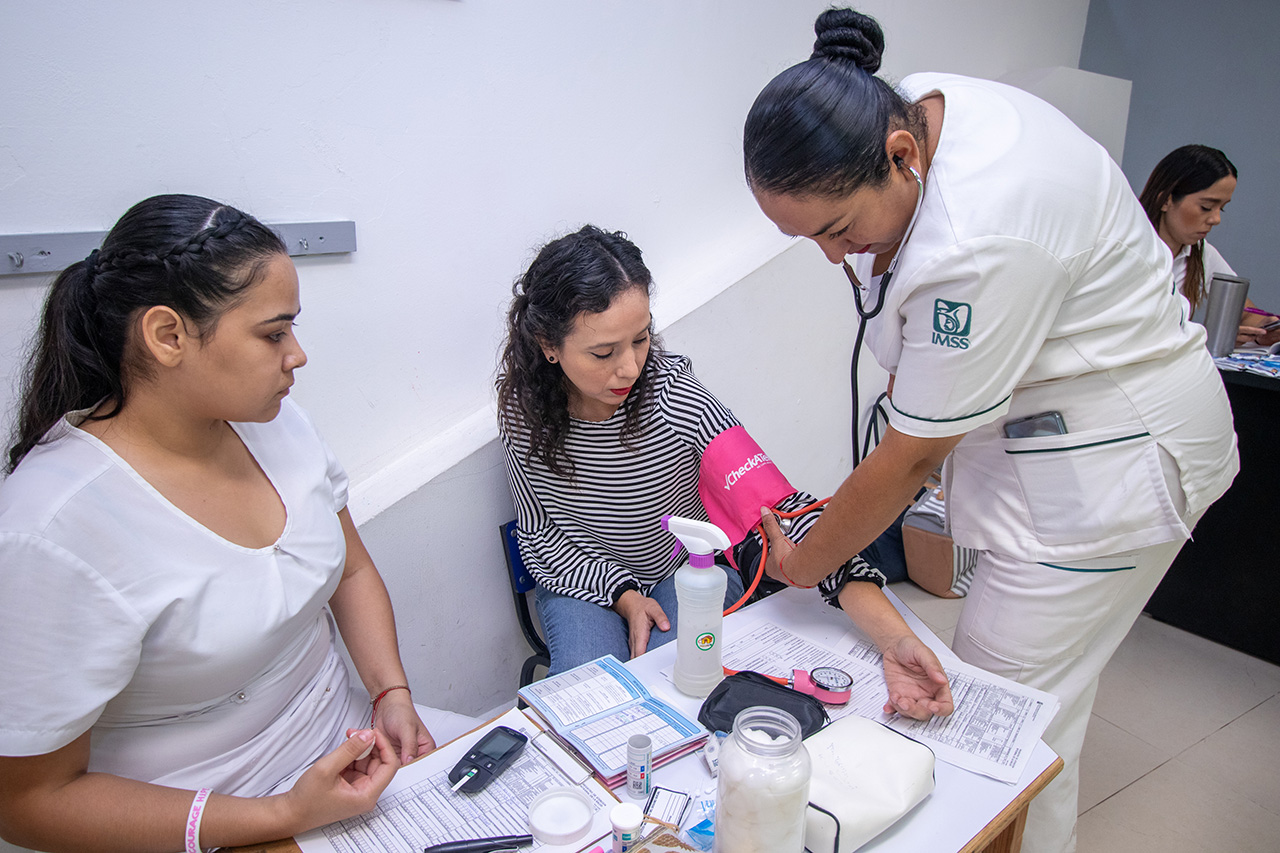 LA UAT Y EL IMSS SUMAN ESFUERZOS EN LA LUCHA CONTRA EL CÁNCER DE MAMA Y CERVICOUTERINO.