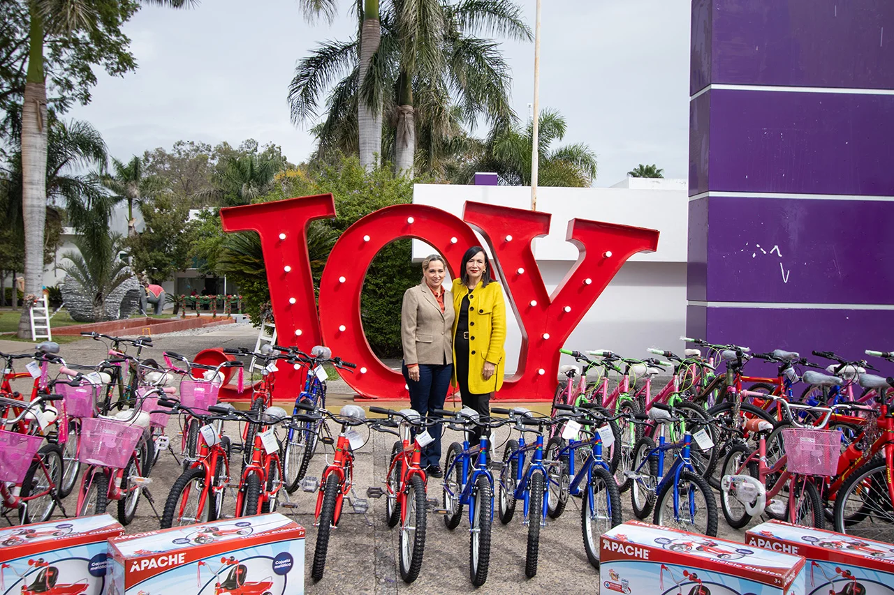 Entrega UAT donativo de bicicletas y herramientas de trabajo al DIF Tamaulipas