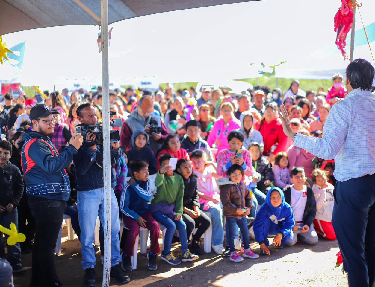 Gobierno de Carlos Peña Ortiz lleva alegría a familias con Posada Navideña DIF