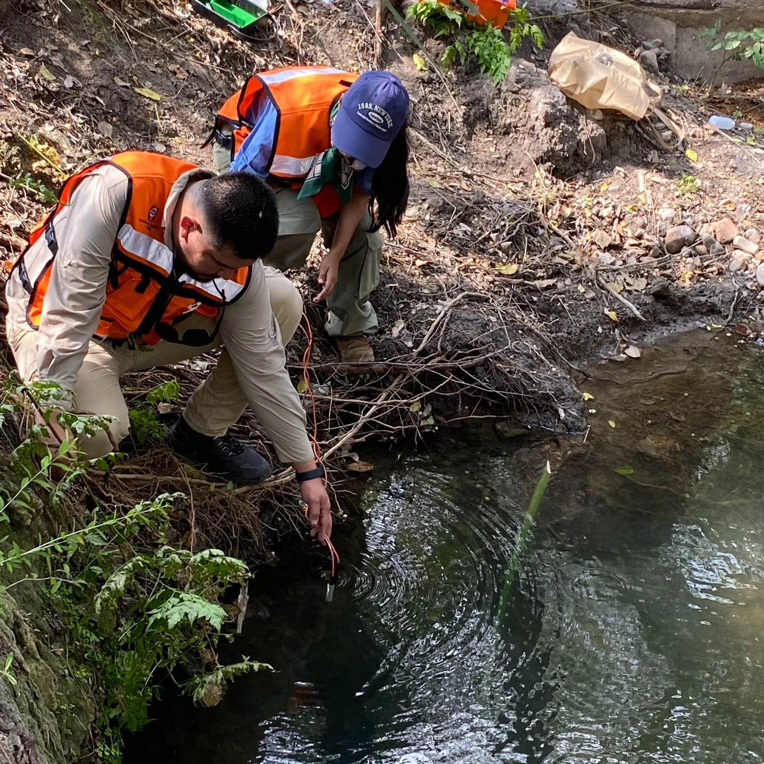 Estudiantes de la UAT realizan el muestreo de agua subterránea en municipios de Tamaulipas