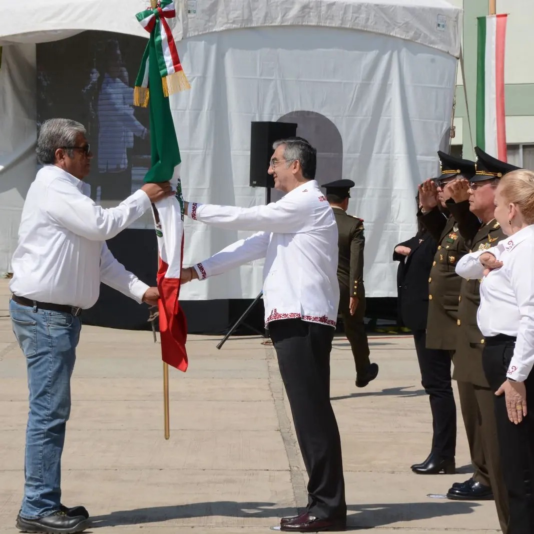 Encabeza Américo ceremonia por el Día de la Bandera