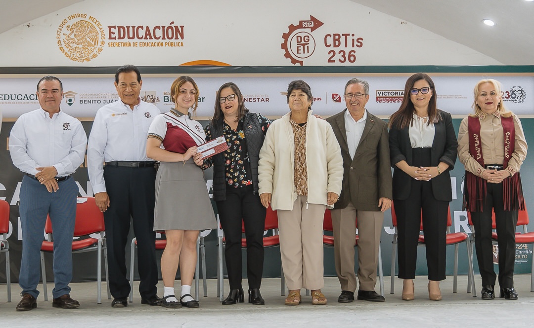 Entrega Secretaría de Educación de Tamaulipas tarjetas a beneficiarios de la Beca “Benito Juárez”