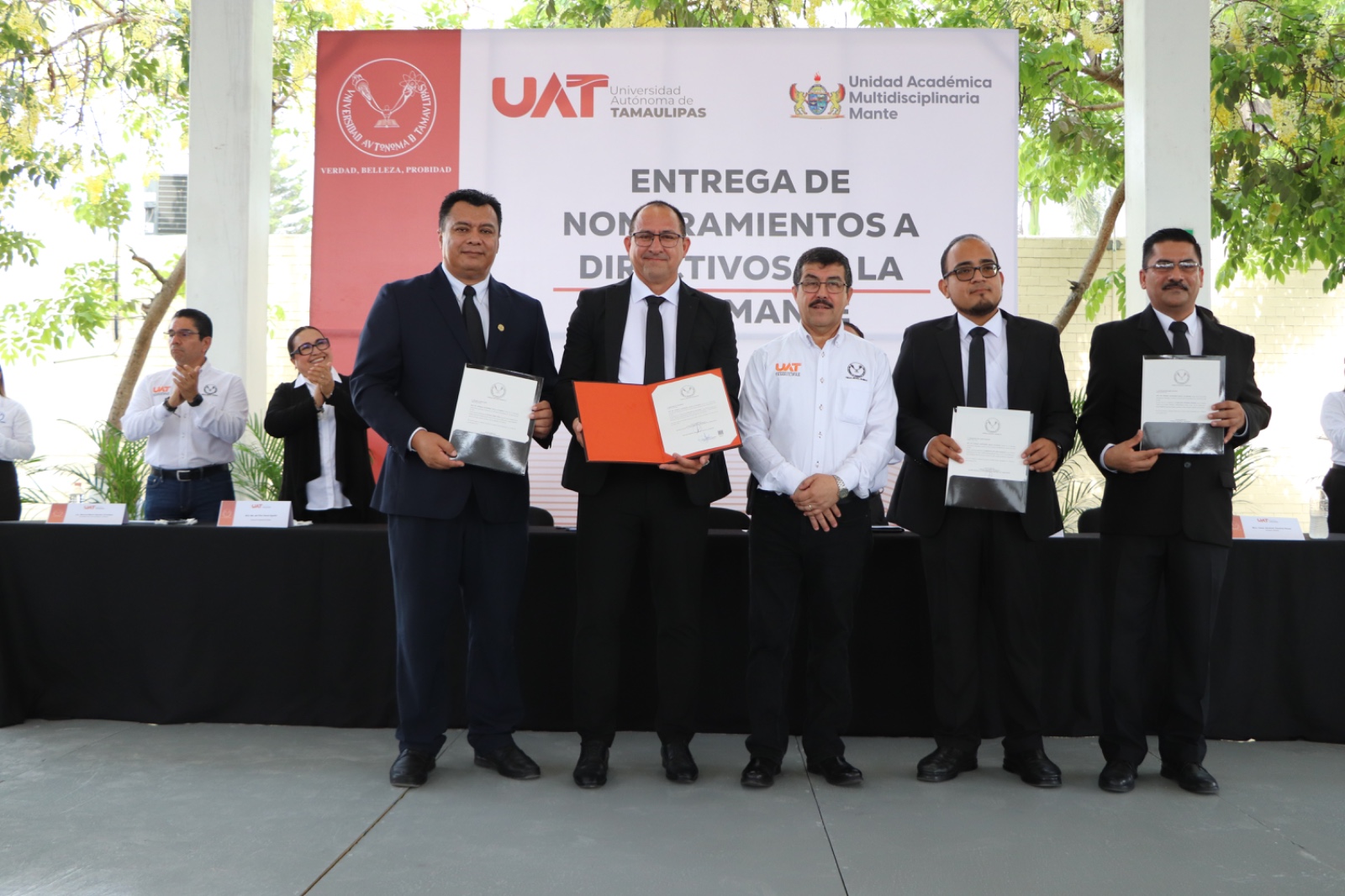 Rector de la UAT entrega nombramientos a nuevos directivos de la UAM Mante.